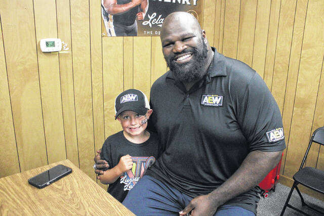 <p>The inaugural Andre the Giant Celebration at Rankin Museum of American Heritage on Saturday in Ellerbe was a hit. Ty Opengari is pictured with Mark Henry, Olympic weightlifter, strongman and prolific WWE wrestler.</p>
                                 <p>Matthew Sasser | Anson Record</p>